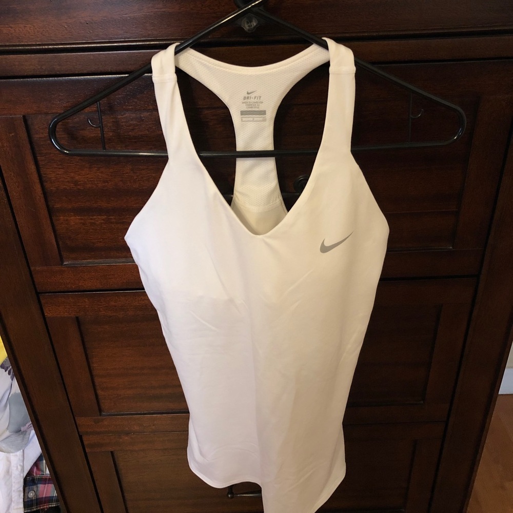 White nike tank top